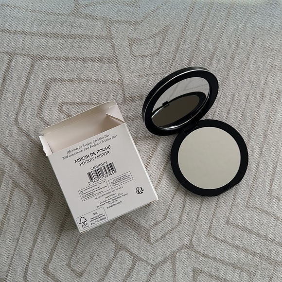 DIOR Compact limited edition  Pocket Mirror - Picture 2 of 3
